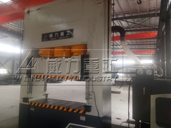 船舶專用龍門(mén)液壓機(jī)防火液壓油的使用