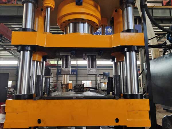 630噸液壓機(jī)活動橫梁